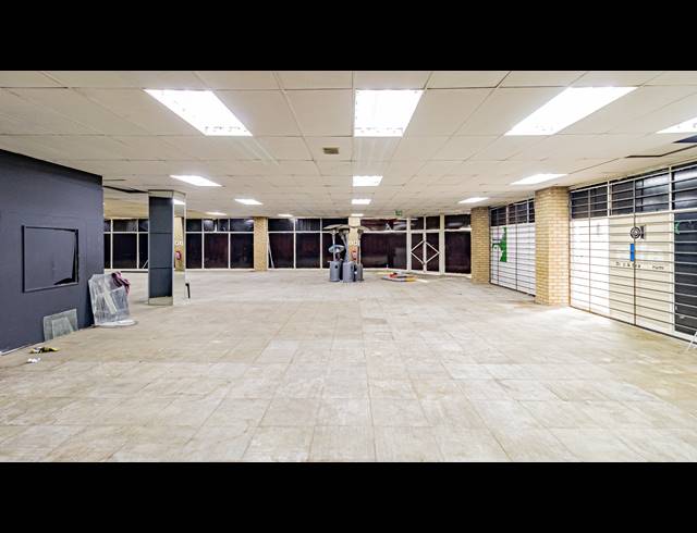 2,200M² WAREHOUSE FOR SALE IN FERNDALE